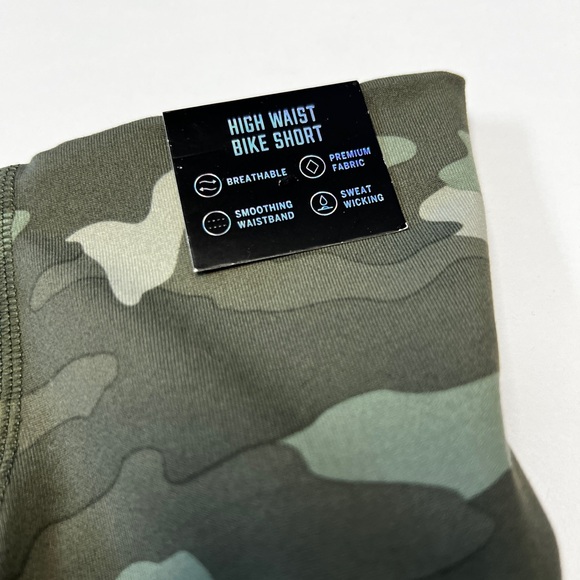 NWT PINK camouflage shorts - Picture 2 of 6